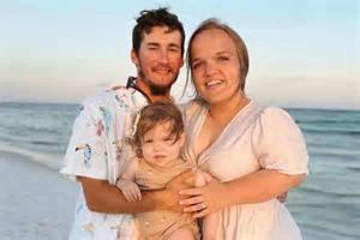 Is Elizabeth Johnston's Baby Really A Dwarf? Unveiling The Truth