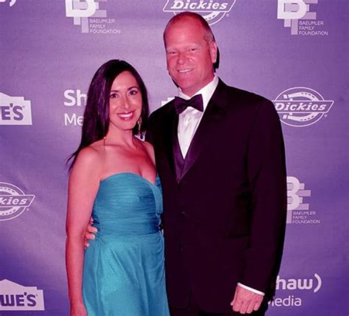 Mike Holmes Married