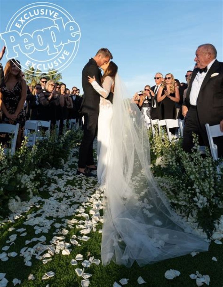 Wedding Brett Eldredge Wife